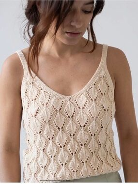 Crochet Knit V-Neck Tank Top in Soft Beige sz:small